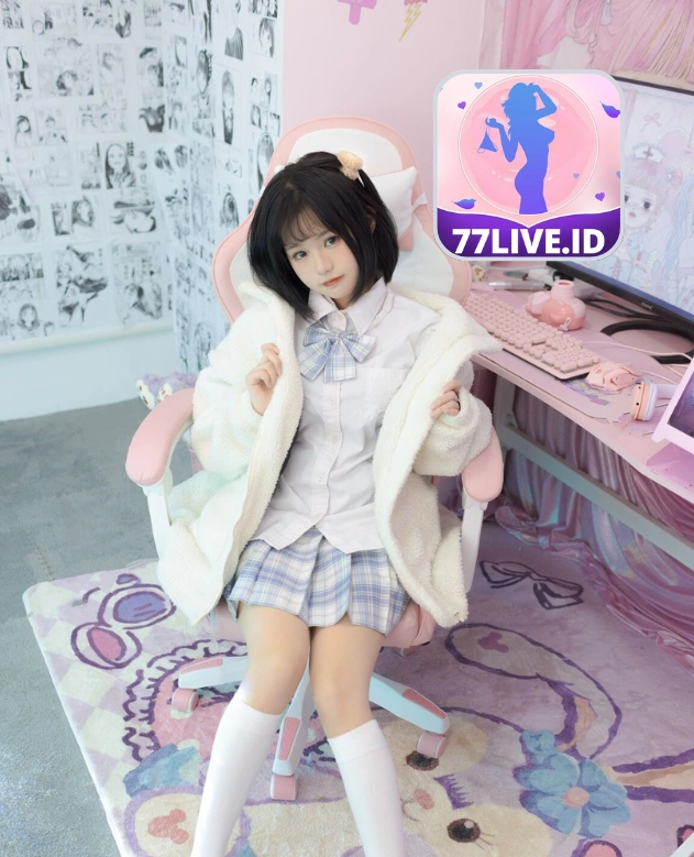 Finn Carter-77LIVE.ID